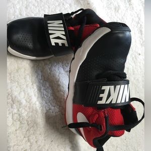 Kids' Hustle nike  Shoe Little Kid size 2y